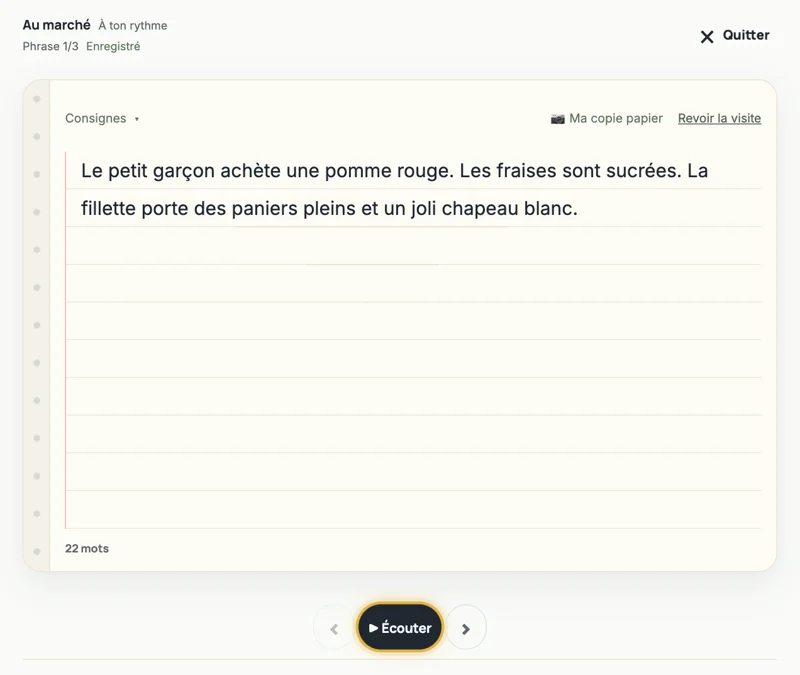 Bloc-notes de dictée avec la copie en cours, les lignes du cahier et les commandes audio.
